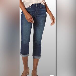 Signature by Levi Strauss
& Co.Gold Label
Women's Mid-Rise
Cuffed Capris s 4 W27